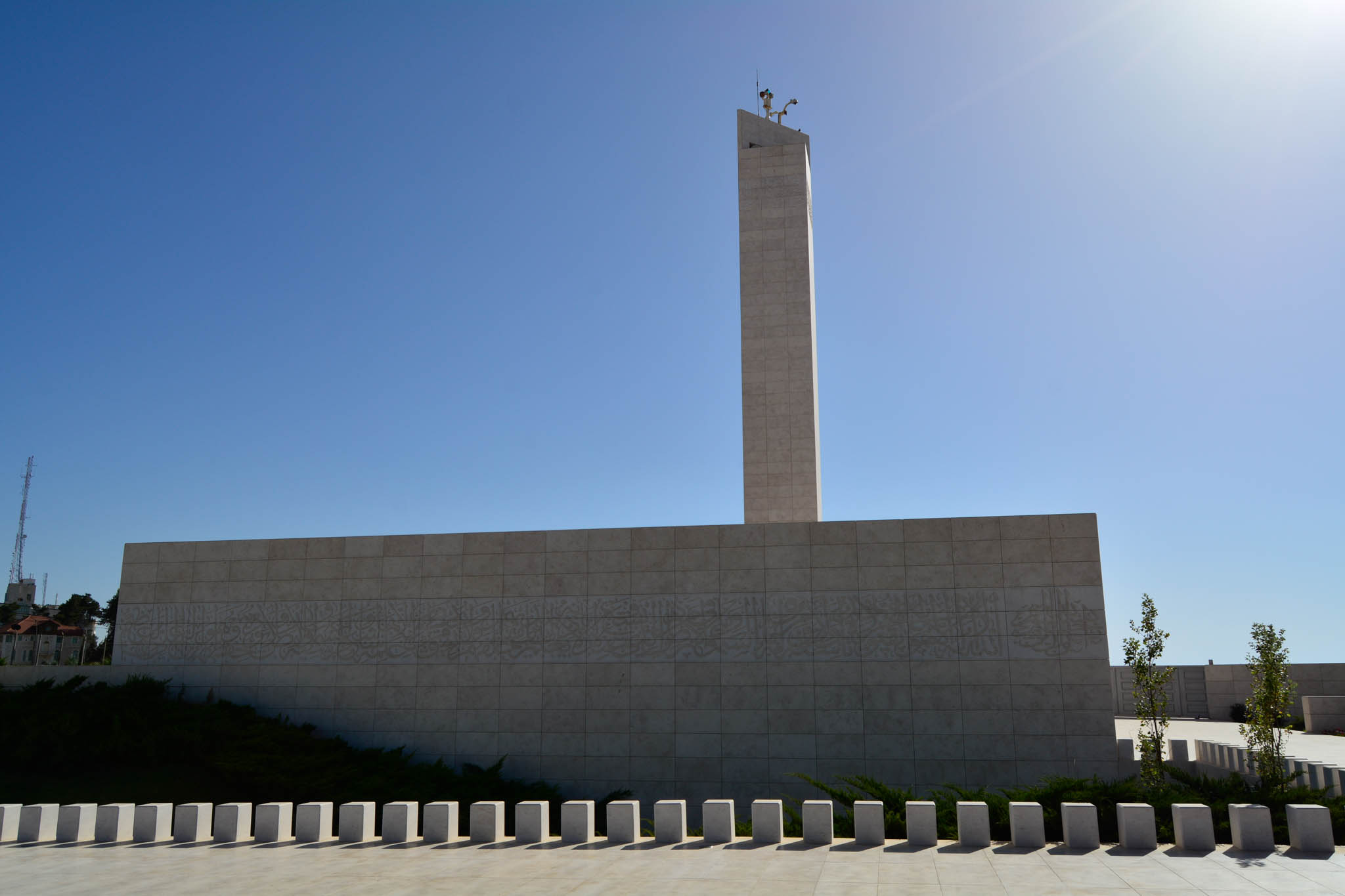 A visit to Ramallah with Fareed Ta'amallah It is said that there is a laser beam at the top of this tower that points to Jerusalem representing Arafat's desire to be buries in Jerusalem.